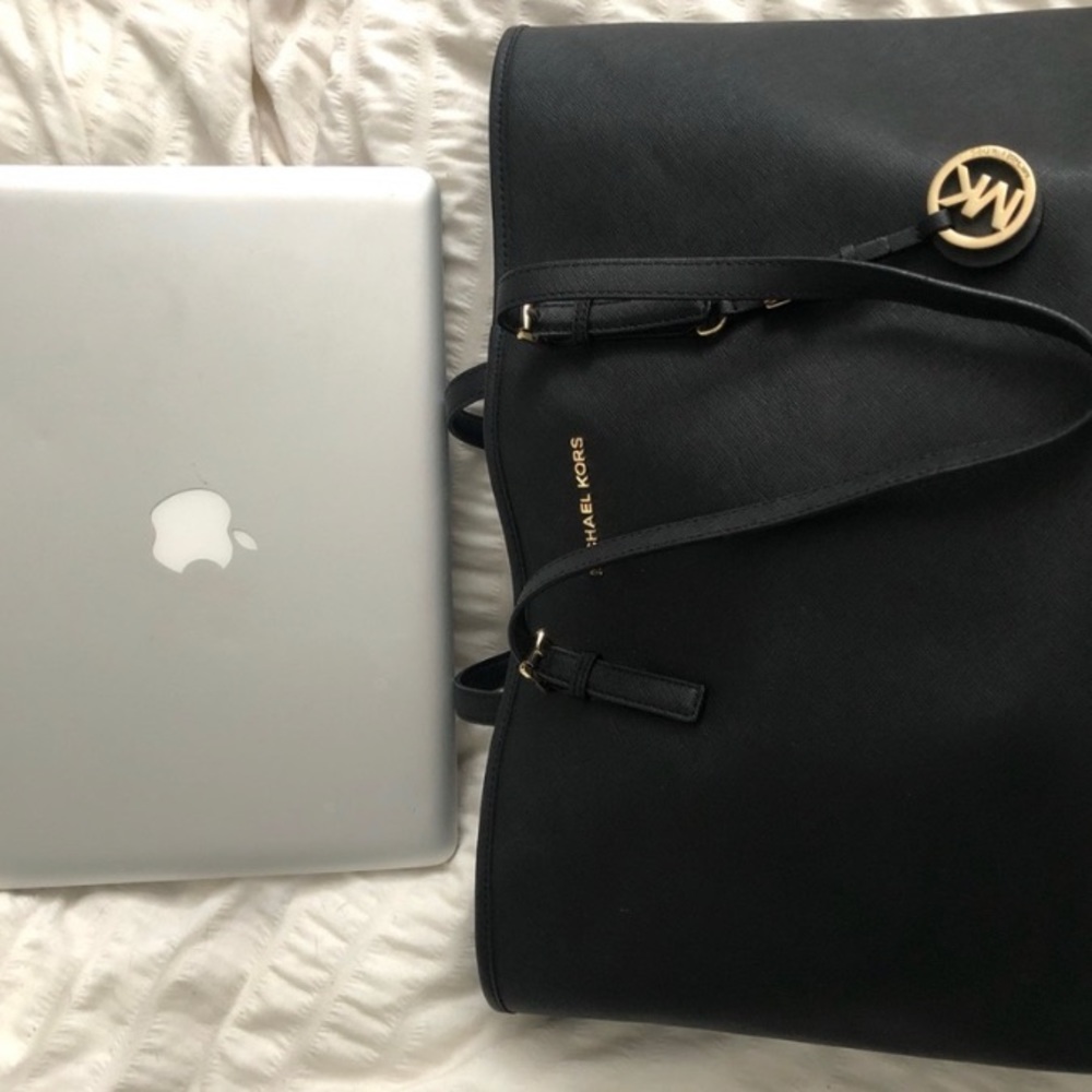 [SOLD] Michael Kors Jet Set medium Tote Bag send offers!!